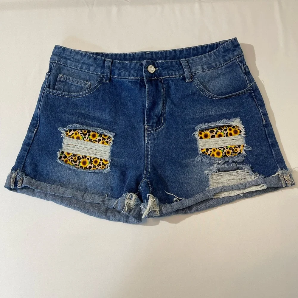 Lilong fashion, Women’s shorts good condition. Preowned. size large